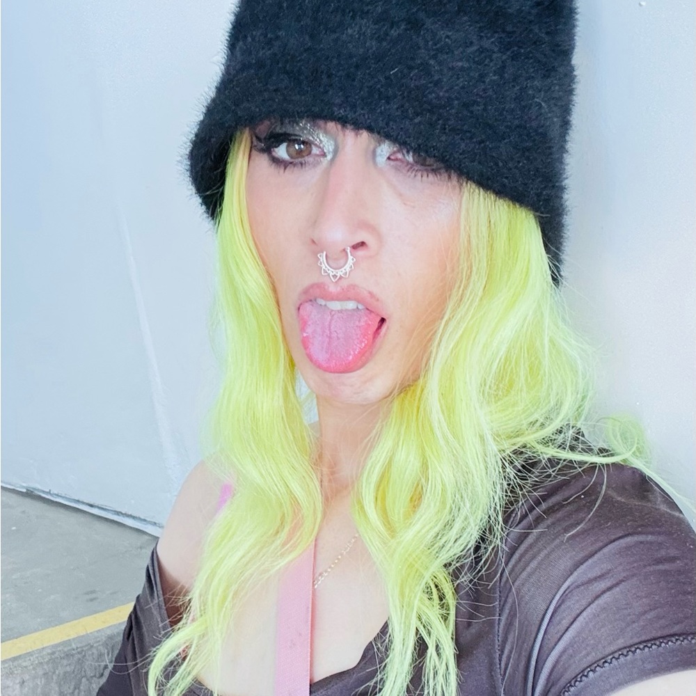 Meet your Posher, Chloe